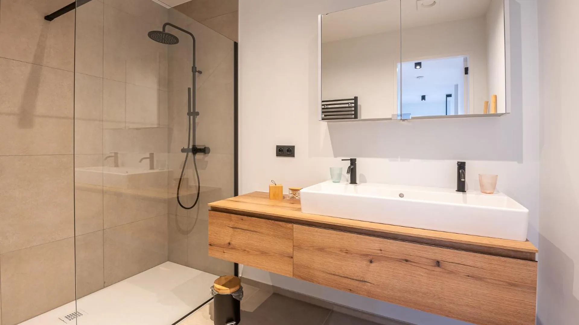 New Apartment With Stunning Views, Pool And Fitness Ostend