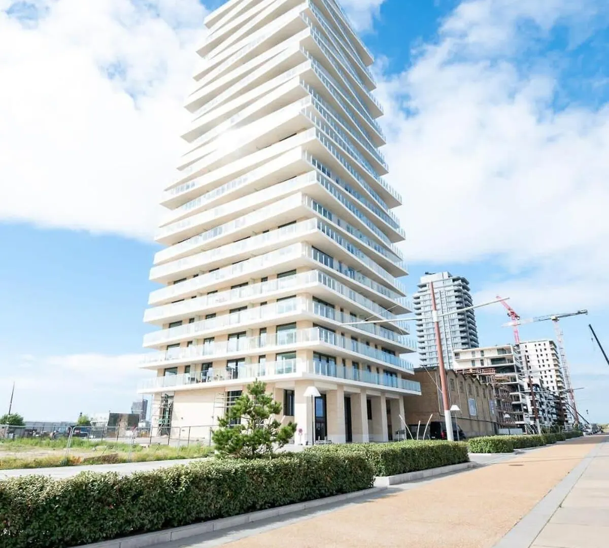 New Apartment With Stunning Views, Pool And Fitness Ostend